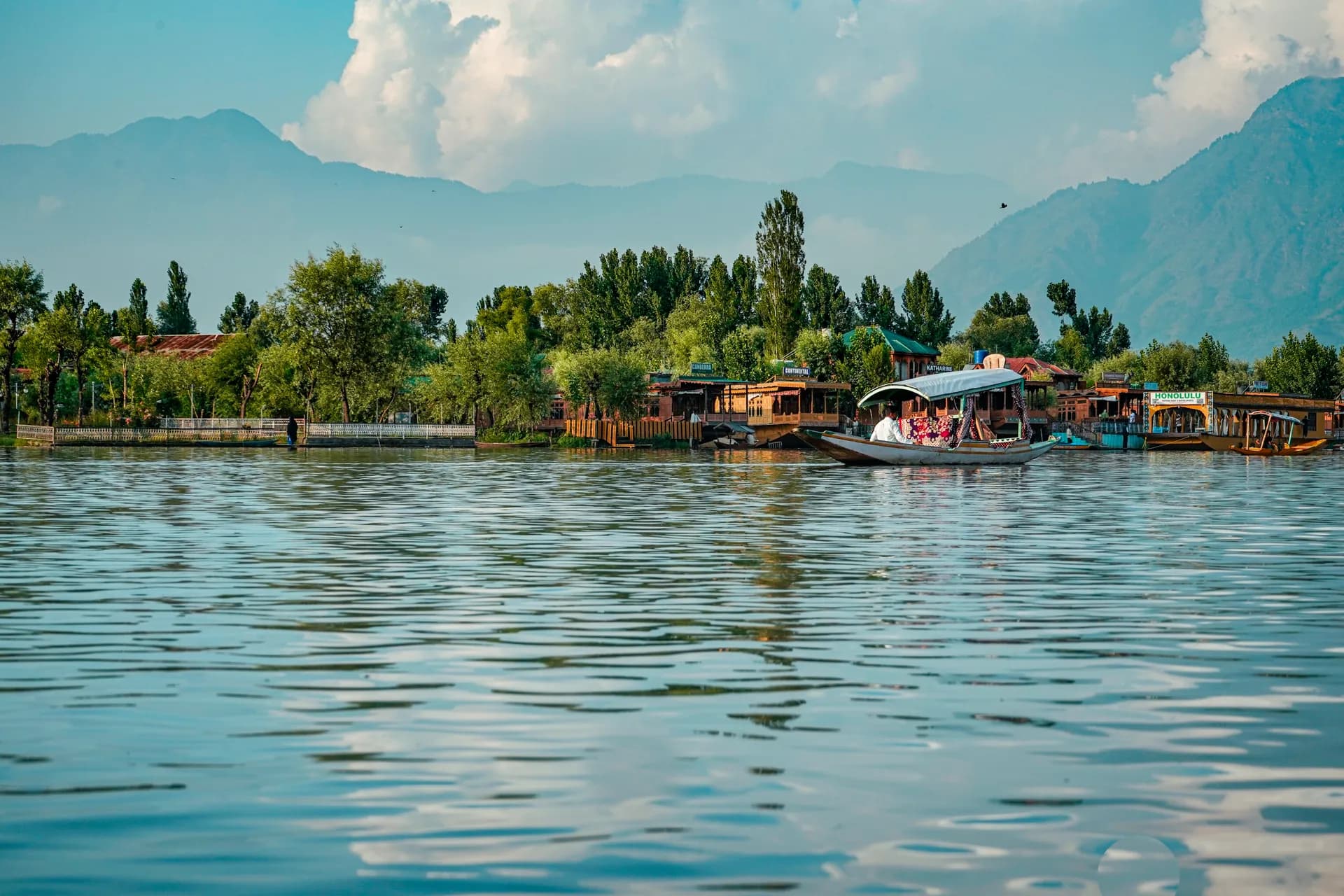 Enthralling Kashmir: Lakes, Gardens and Mountain Valleys